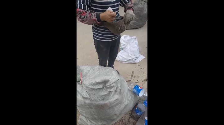 卖矿泉水瓶子