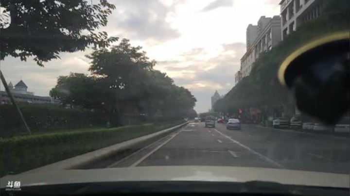 我在斗鱼看黑人毅直播户外