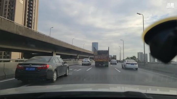 我在斗鱼看黑人毅直播户外