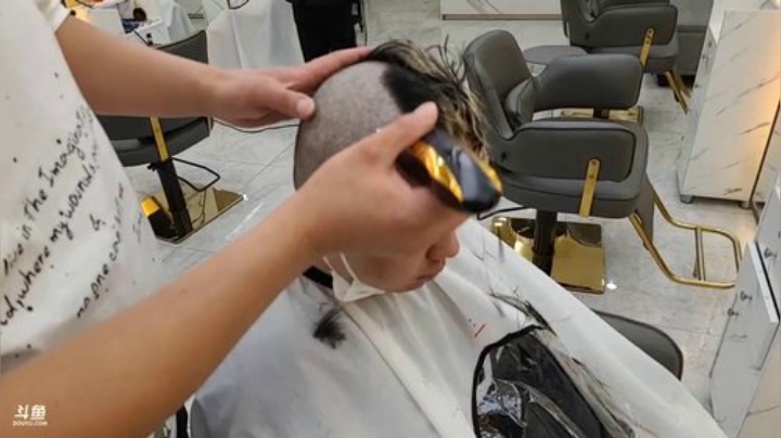 我在斗鱼看黑人毅直播户外