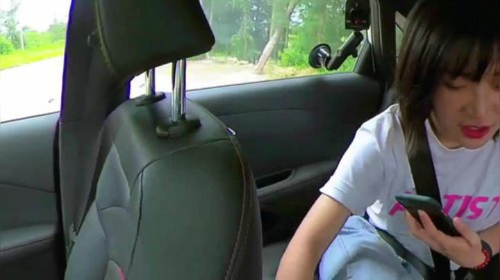 我在斗鱼看YESHI小哥直播美食