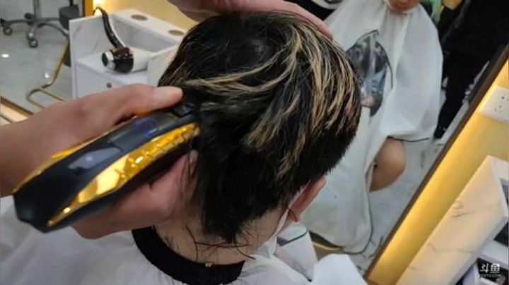 我在斗鱼看黑人毅直播户外