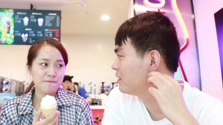 小翔哥首次探店vlog！吃火锅的时候你一定要点的菜是哪一个？