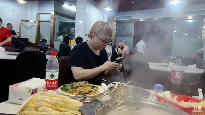 我在斗鱼看黑人毅直播户外