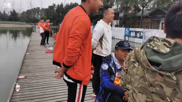 【2020-11-16 11点场】中华户外钓鱼：崇阳鲫鱼坑开始啦