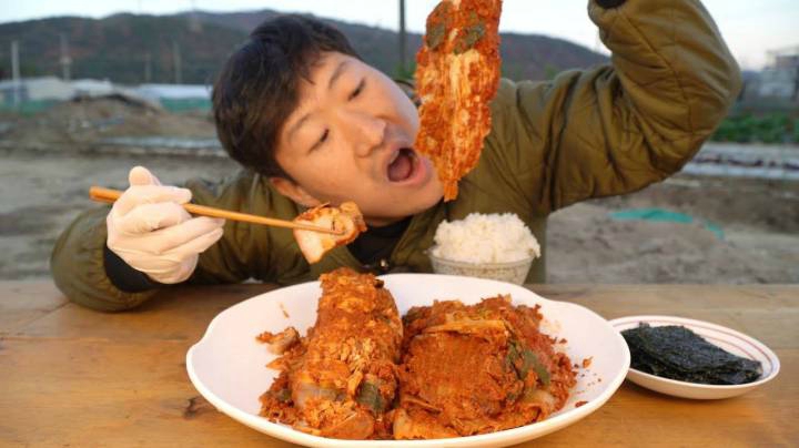 辣味泡菜炖五花肉，辣的过瘾！给福利院小朋友送去美味的披萨！