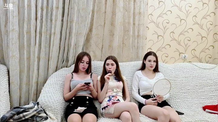 【2020-11-17 00点场】俄罗斯异国风情：先做的吃的，等美女来家里。