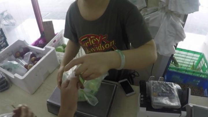 我在斗鱼看YESHI小哥直播美食