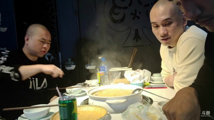 【2020-11-17 00点场】黑人毅：三傻美食行昆明站，夜宵恰恰