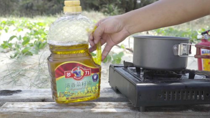 我在斗鱼看YESHI小哥直播美食