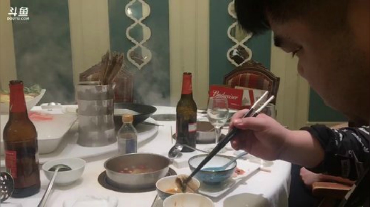 我在斗鱼看做个疯子直播户外