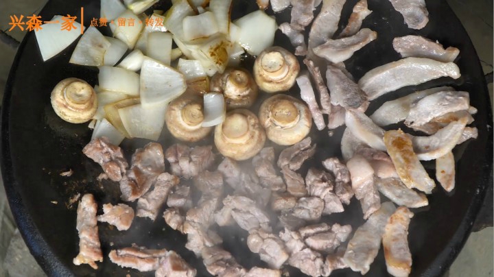 爸爸自制煎猪颈肉，猪颊肉和胸脯肉，爸爸的料理水平越来越高！