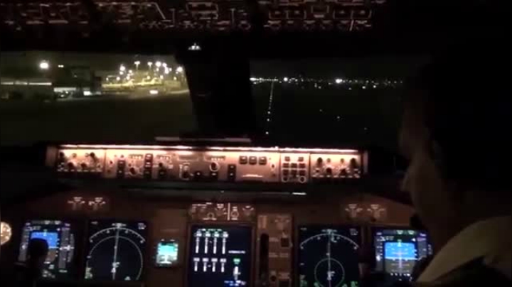 第一视角波音747-400飞行驾驶Boeing 747-400 Take-Off &amp; Start-Up Hong Kong w  A