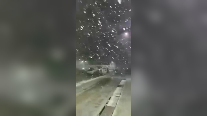大叔：这雪下的，白毛毛滴O(∩_∩)O