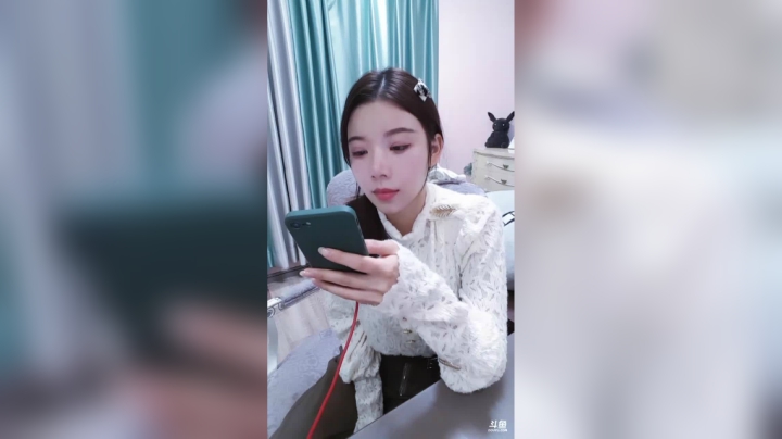 【2020-11-21 21点场】丽亚celiahunne：小姨子：丽亚 真的好冷