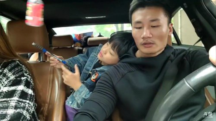 我在斗鱼看黑人毅直播户外