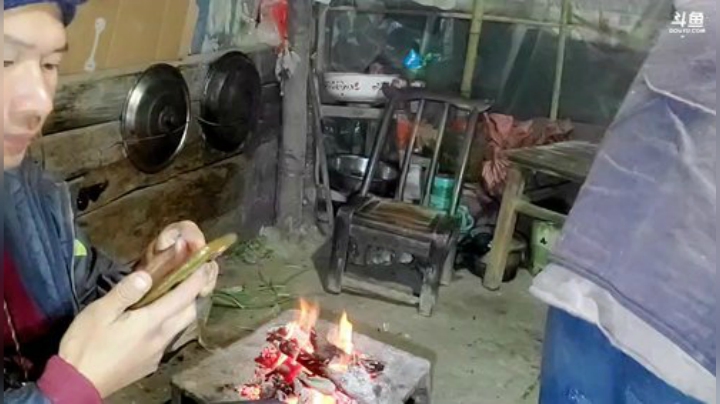我在斗鱼看许文强户外直播户外