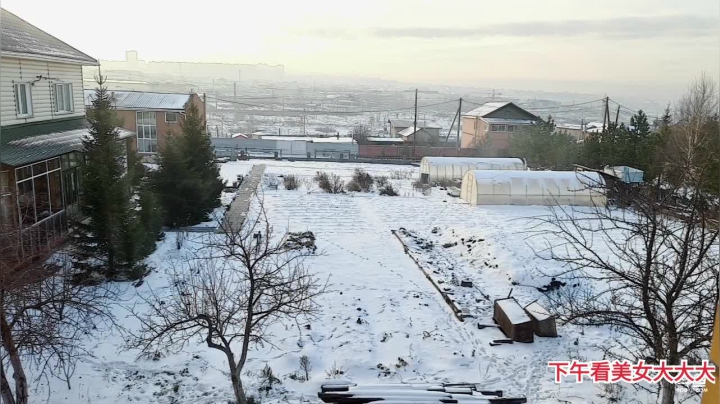 【2020-11-26 10点场】俄罗斯异国风情：克拉斯诺雅尔斯克夜雪景现场直播中。
