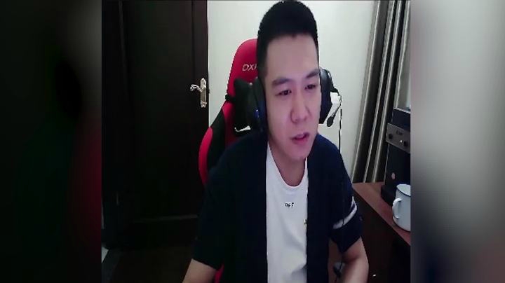 穿越号线：最初拿了一个冠军，但是确选择了最坑的一个俱乐部！