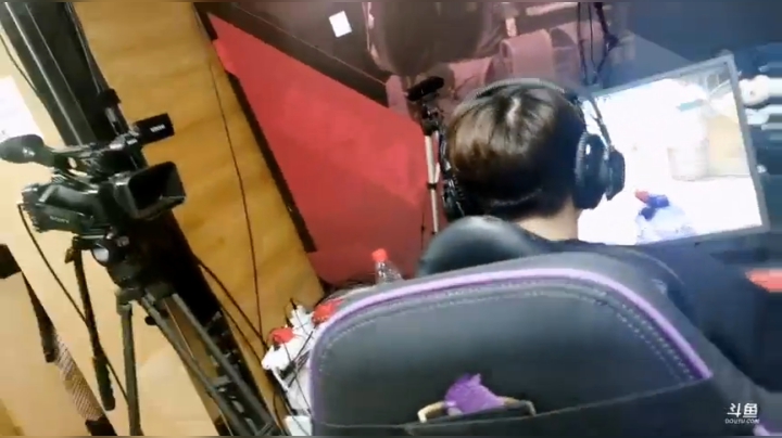 【2020-11-26 19点场】迷人的花哥：【爱华】lq vs jjh 图3