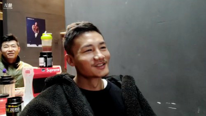 我在斗鱼看黑人毅直播户外