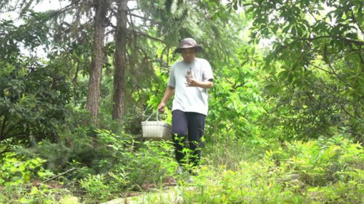 我在斗鱼看YESHI小哥直播美食