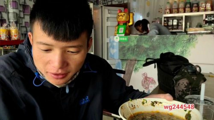 我在斗鱼看叶子户外直播户外