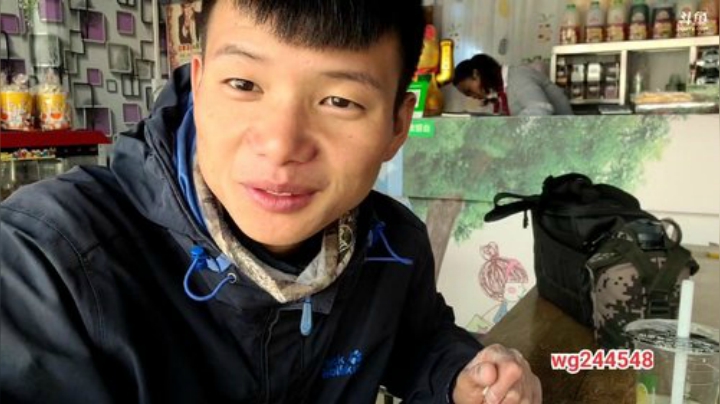 我在斗鱼看叶子户外直播户外
