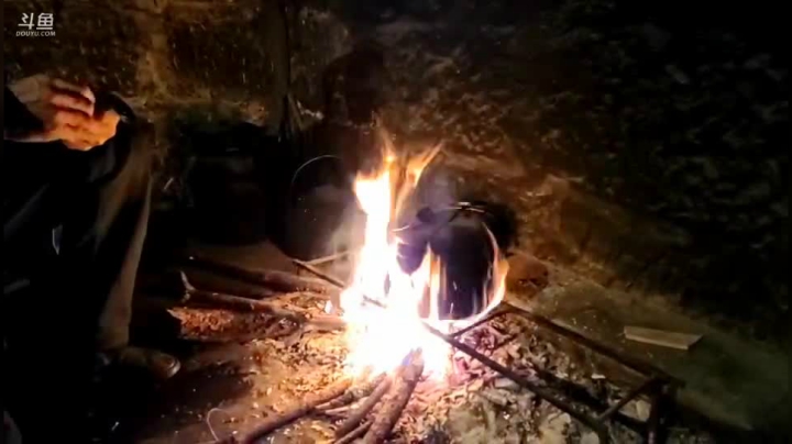 【2020-11-30 18点场】叶子户外：《纪实直播》去腾冲，瓦房乡