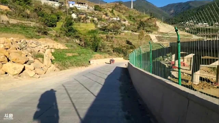 【2020-12-01 16点场】叶子户外：《纪实直播》去腾冲，瓦房乡