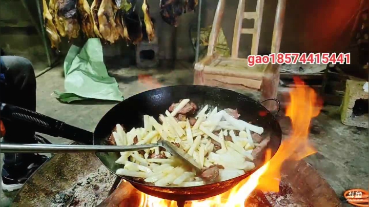 【2020-12-04 15点场】魅力生活i：河道抓水蜈蚣