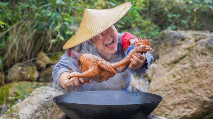 侠客弯弓射下老母鸡，秘制一道绝味豉油鸡，下起酒来真过瘾