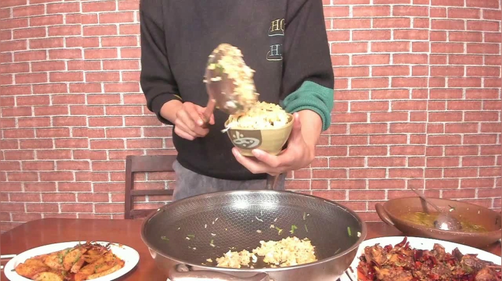 【2020-12-05 01点场】美食老王：回锅肉，辣子鸡，紫菜汤走起