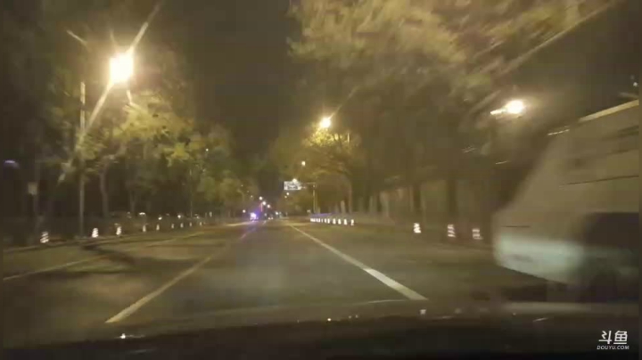 【2020-12-04 23点场】o北京老王o：夜游北京。