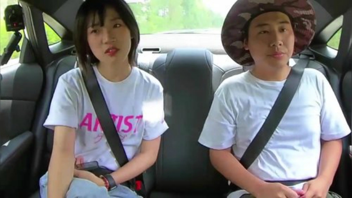 我在斗鱼看YESHI小哥直播美食