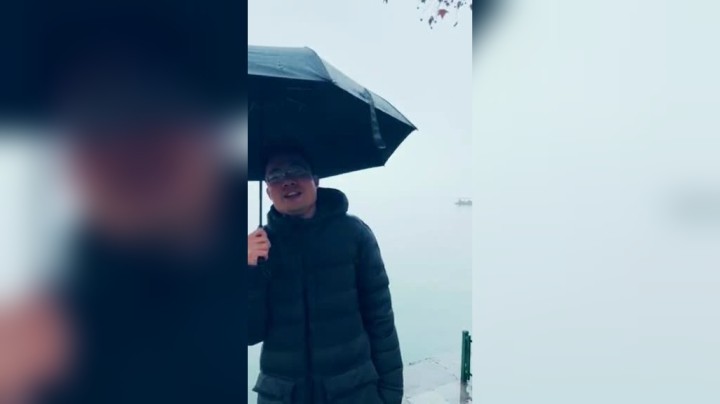 怎么样，来到西湖，给你们唱个歌吧