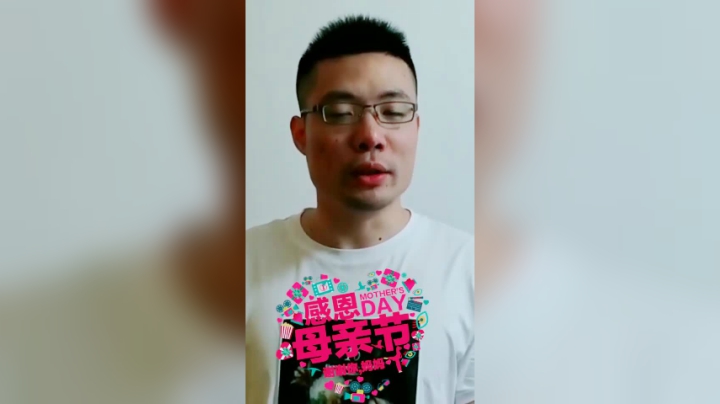 同学们不要关顾着打游戏了，记得给妈妈打个电话。