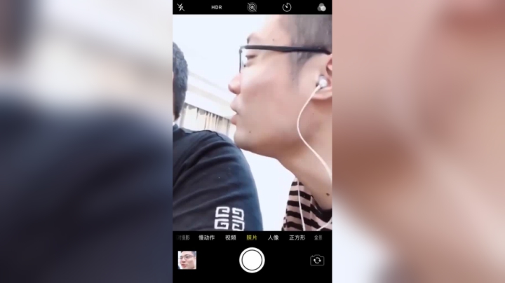 一个圆脸 一个方脸 多捞哦