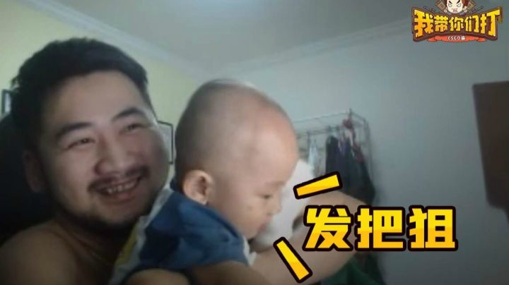 你们在此地等我一会，我打个电话回来再接着白给！