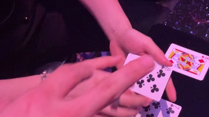 这魔术太厉害了！看了三遍都没搞清楚