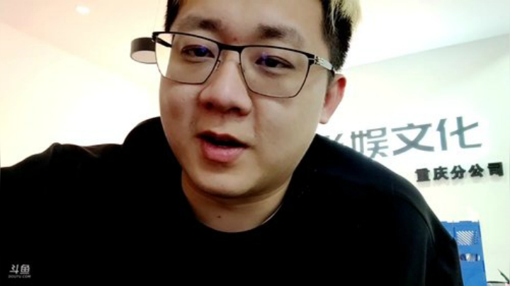 我在斗鱼看小鱼小鱼吃虾米直播户外