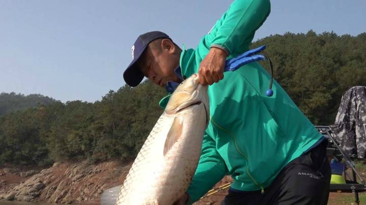 《游钓中国6》第1集 第一站取道浙江金华，山口冯水库会巨草