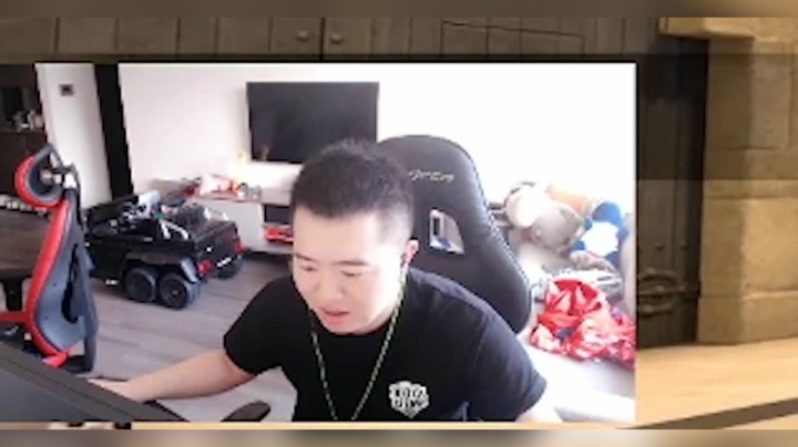 年轻人窥屏 不讲武德