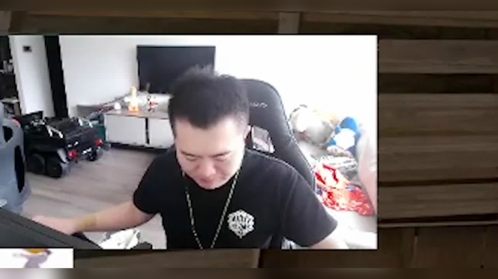 收到礼物的我亲起了屏幕