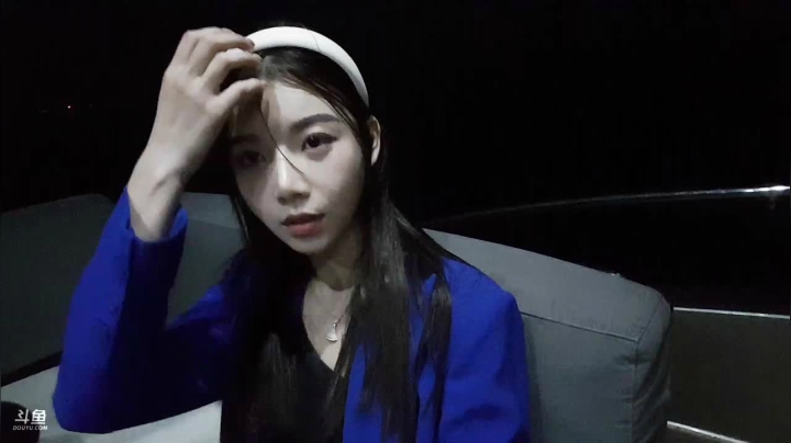 【2020-12-10 18点场】丽亚celiahunne：小姨子：在深圳啦