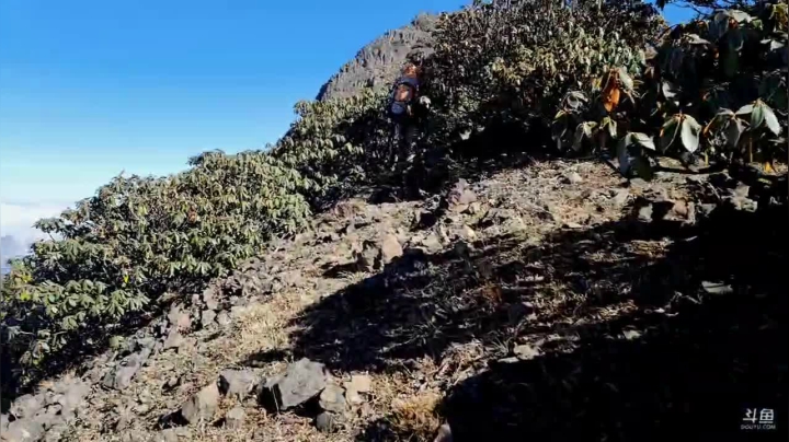【2020-12-10 14点场】川味箩卜：《攀登者》昆明第一高马鬃岭