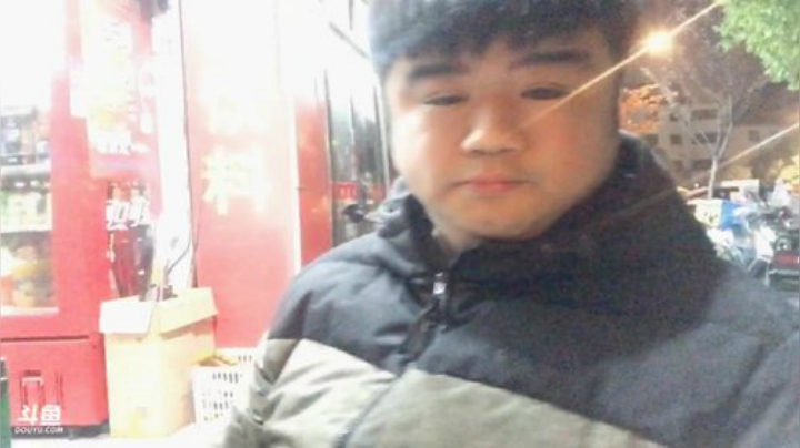 我在斗鱼看做个疯子直播户外