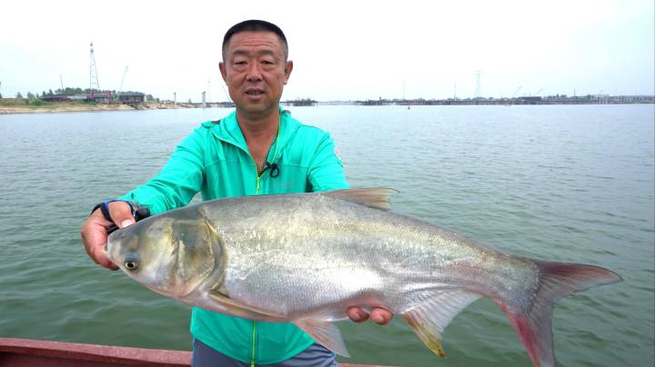 《游钓中国6》第6集 重游巴河故地，一叶扁舟河中爆鲢