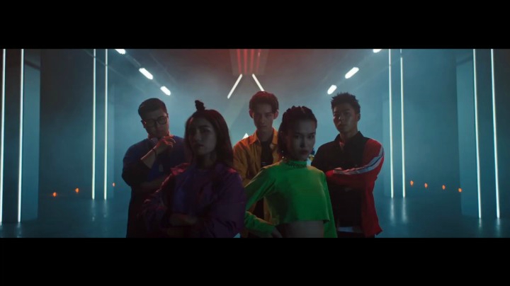 2020全球总决赛LPL官方幕后记录《英雄，所向无前》