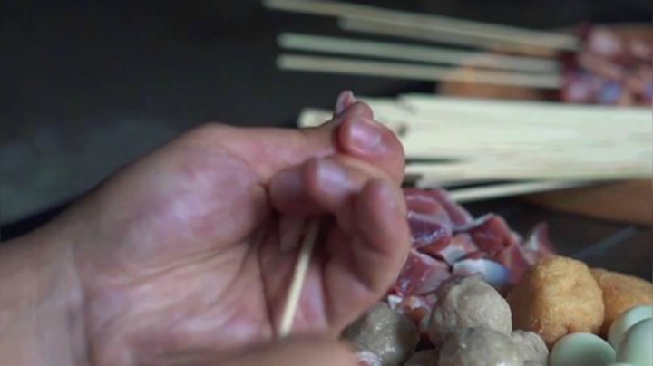 我在斗鱼看YESHI小哥直播美食